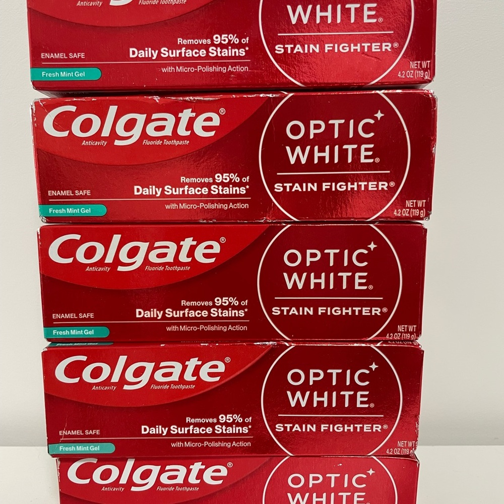 Colgate Optic White Stain Fighter Toothpaste - Red